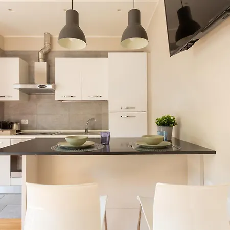 Easytopstay - Porta Romana Lovely דירה
